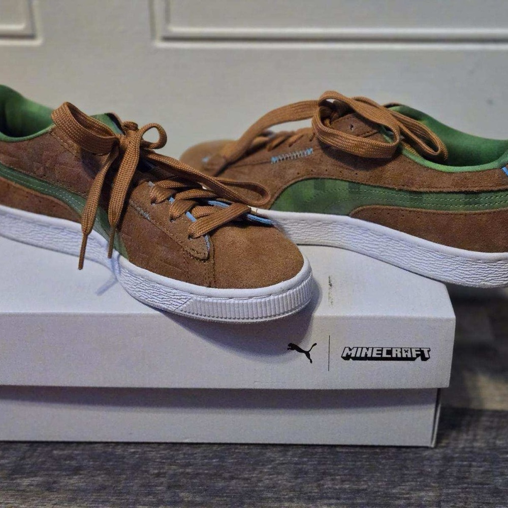 Kids puma sneakers size 6